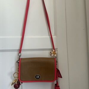 Coach Archive Turnlock Crossbody Bag Tan Brown Coral Pink Trim Tassel Leather